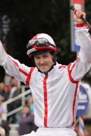 QUEALLY Tom