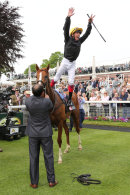 Race 3 - Stradivarius (Frankie Dettori) (2)