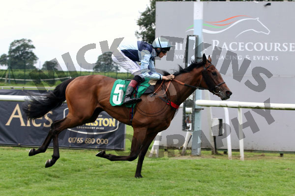 Race 4 - Noble Behest (8)