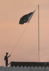 wagah border closing ceremony