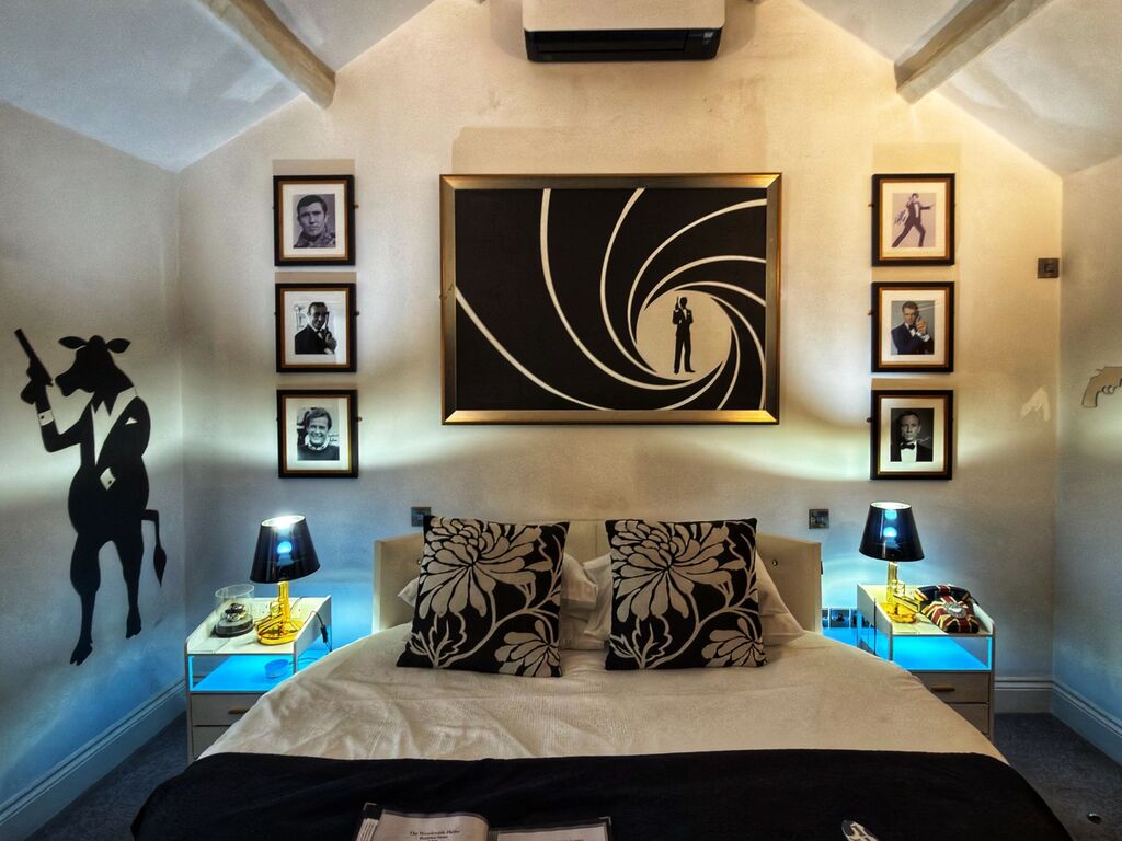 The James Bond Room, The Wensleydale Heifer