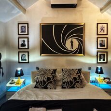 The James Bond Room, The Wensleydale Heifer