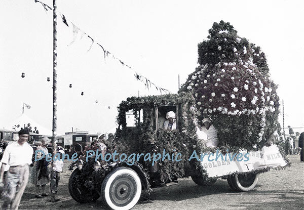 At the Battle of Flowers Port Soif CH Toms ph enhanced