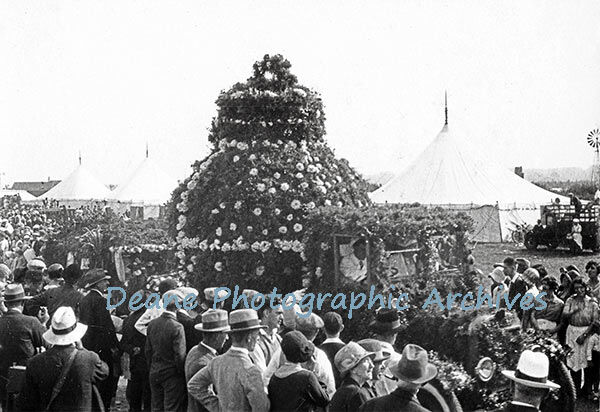 At the Battle of Flowers Port Soif CH Toms ph