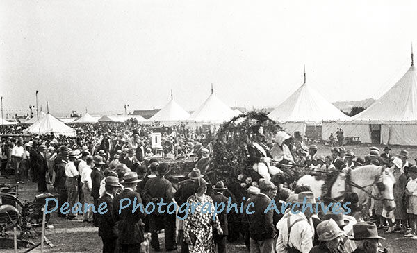 At the Battle of Flowers Port Soif CH Toms ph