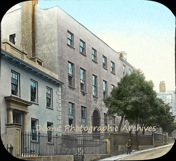 2025-06-27-0001-Hauteville-House-front