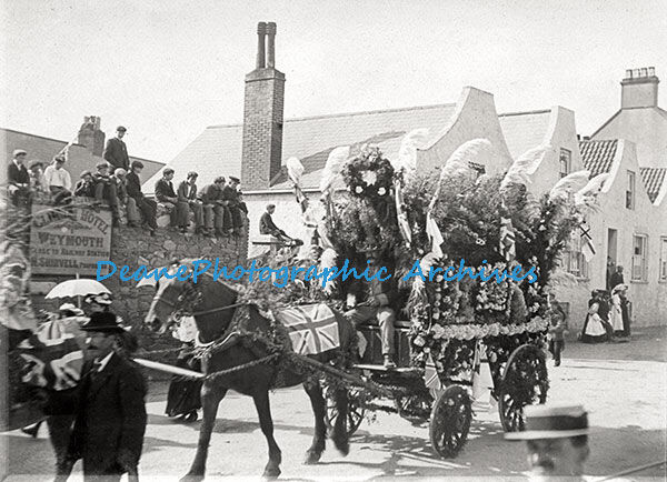 2025-11-21-0005-Parade-with-ER-on-Cart