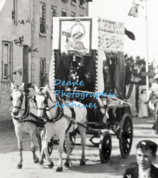 Parade TJ Robin Best House Coal zoom