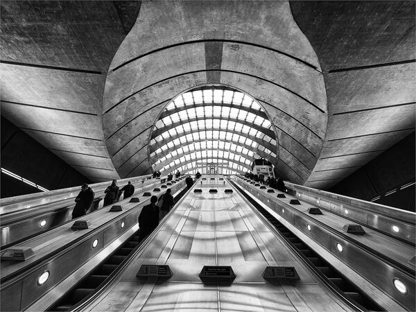 Canary Wharf Station - Luciano Ocesca