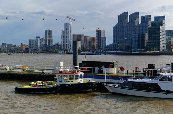 Thames crossing - Bente Dahl