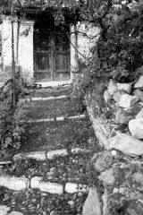 Door and Steps, Berat