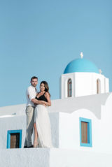 honeymoon couple photo session in santorini greece