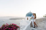honeymoon couple photo session in santorini greece