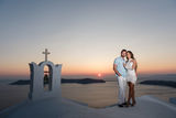 honeymoon couple photo session in santorini greece