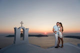 honeymoon couple photo session in santorini greece