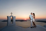 honeymoon couple photo session in santorini greece