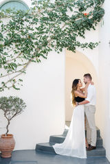 honeymoon couple photo session in santorini greece