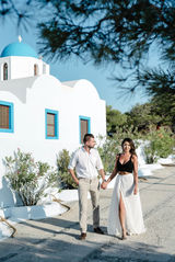 honeymoon couple photo session in santorini greece