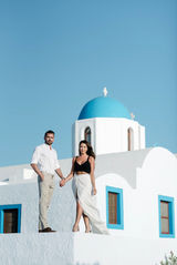 honeymoon couple photo session in santorini greece