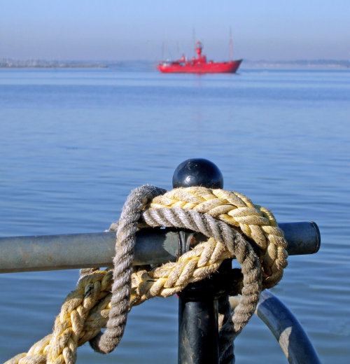 Nautical. Photographer : Ken Thorn