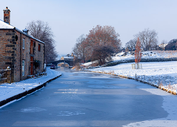 Leeds-Liverpool Canal in Winter