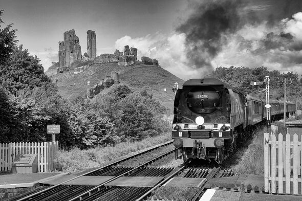 Mono C Nineham Arriving at Corfe Castle