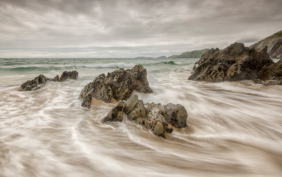 Coumeenoole Beach