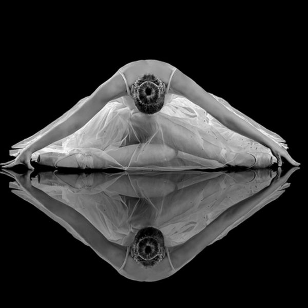 BALLERINA REFLECTION