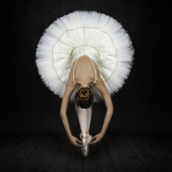 WHITE TUTU
