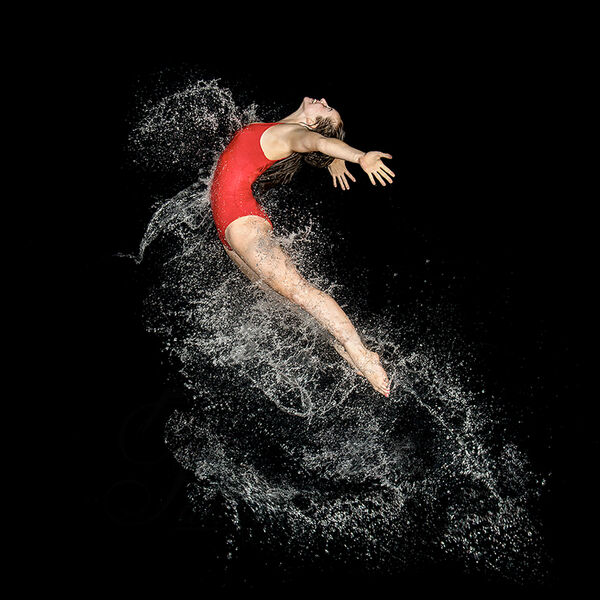 Synchronised Swimmer