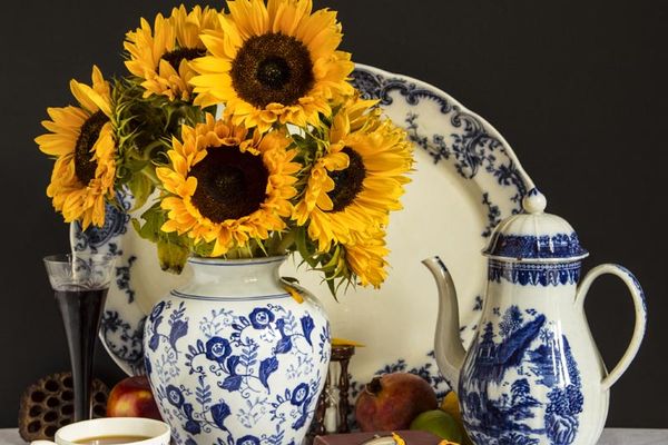 Tee und Sonnenblumen