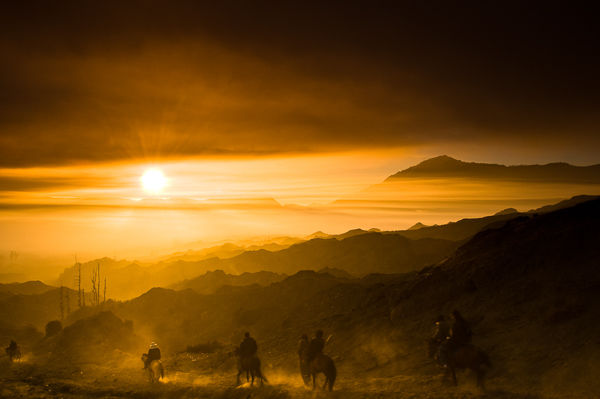 Dawn riders Mount Bromo Java-Score 12