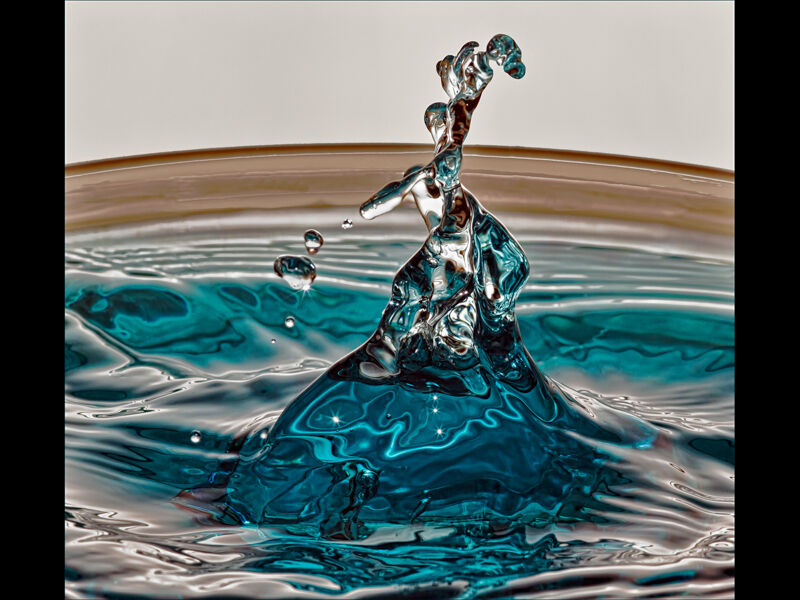 4 Splash from single water droplet