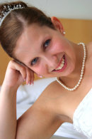 A relaxed moment during the bridal preparations - adding variety to your album.