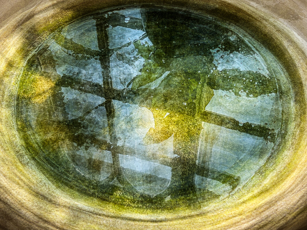 Derek Bridel AFIAP, BPE2 Creative Gate House Window Reflections