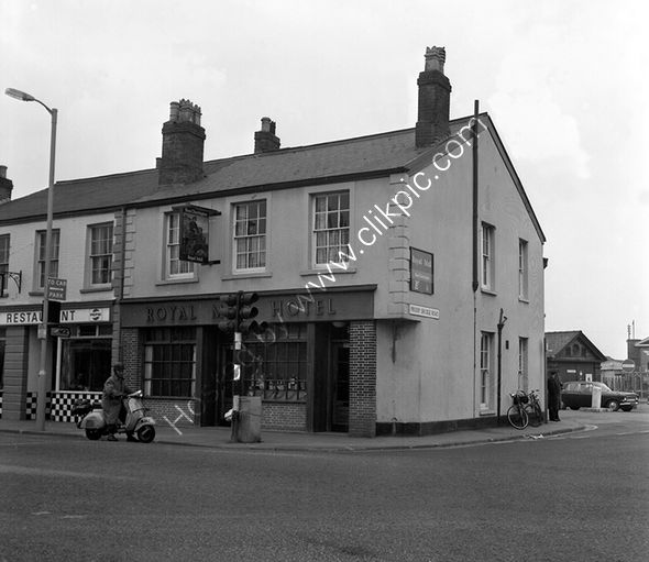 Royal Mail pub, Taunton in 1974 (The Ale House in 2019)