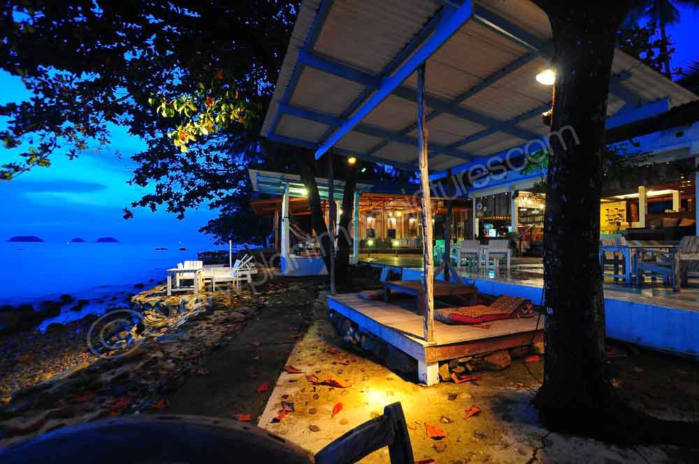 The beach bar at Warapura resort