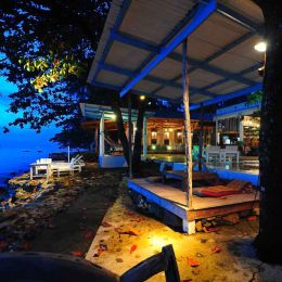 The beach bar at Warapura resort