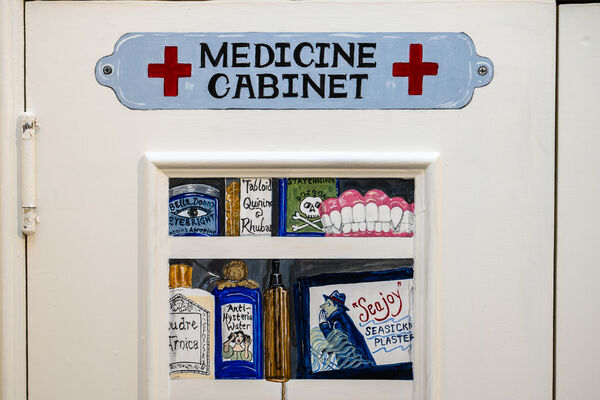 Medicine Cabinet detail -3