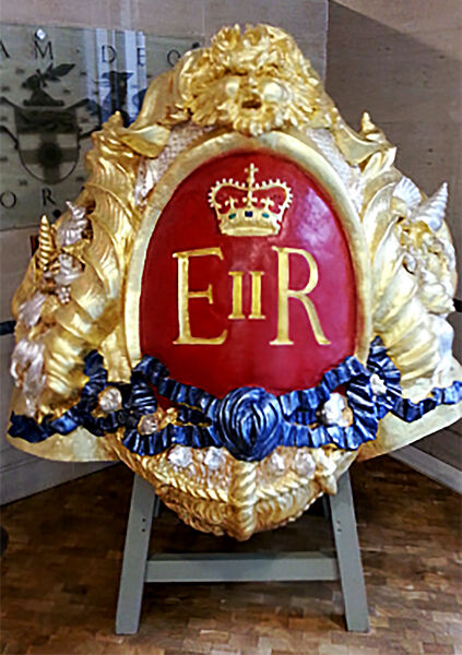 Queen's Barge Plaque