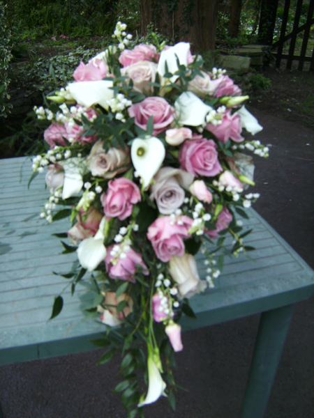 Traditional teardrop-style bouquet