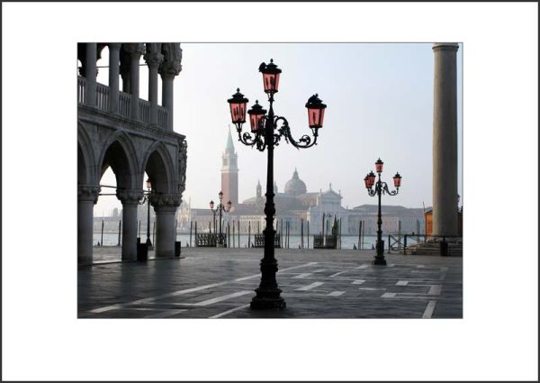 IT08001. The Piazzetta San Marco at dawn.