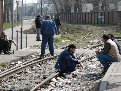 WORKERS WITHOUT TITLE (2007)