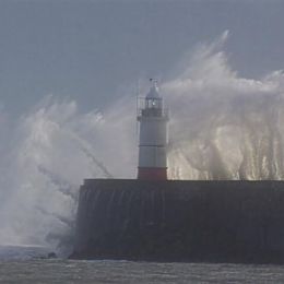 Waves over Newhaven west arm