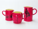 Red mugs and jugs