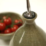 Oil pourer