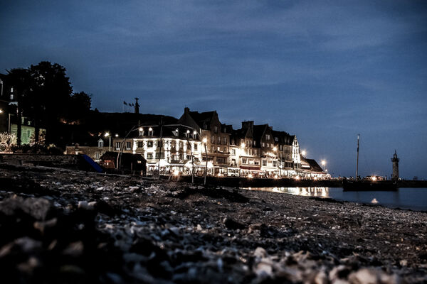 Cancale nightlight view
