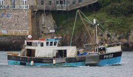 PH122 BOSLOE Trawler Entering The River Plym For Sutton Harbour Plymouth Devon UK 2020 Order NumberTPH7