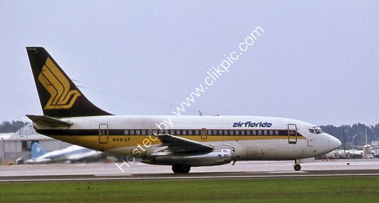 BOEING 737-112 Air Florida (Still In Previous Owners Colour Scheme-Singapore Als) N46AF (19768) Ft Lauderdale Apt Florida USA 1979 Order Number RB4
