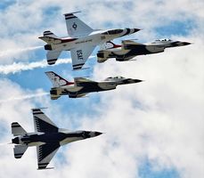 Ref TDS3 General Dynamics F16A Fighting Falcon's USAF Thunderbirds Display Squadron EAA Airshow Lakeland Airport Florida USA 2015 (C)RLT Aviation And Maritime Images 2018